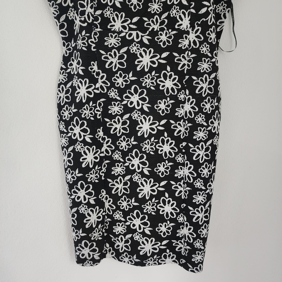 NWT Forever 21 Plus Size Black White Floral Print Dress - Picture 6 of 13